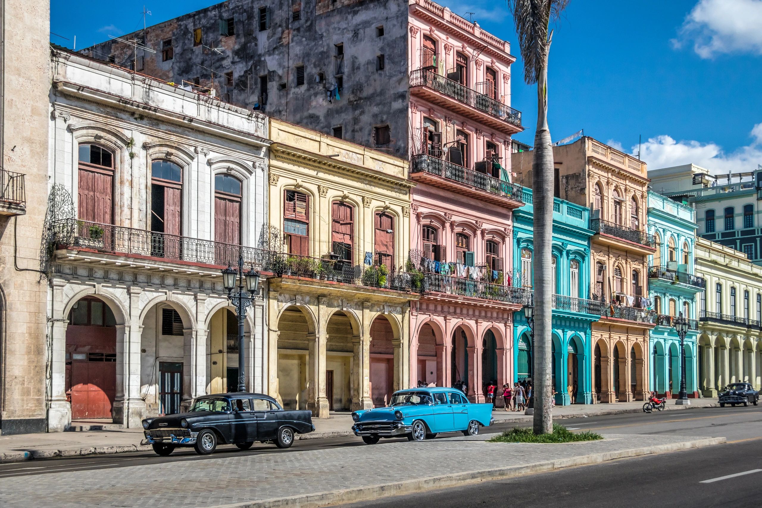 Havana colonial architecture with vintage cars on colorful street